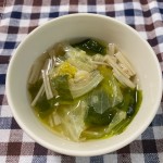 レタスとわかめのスープ
